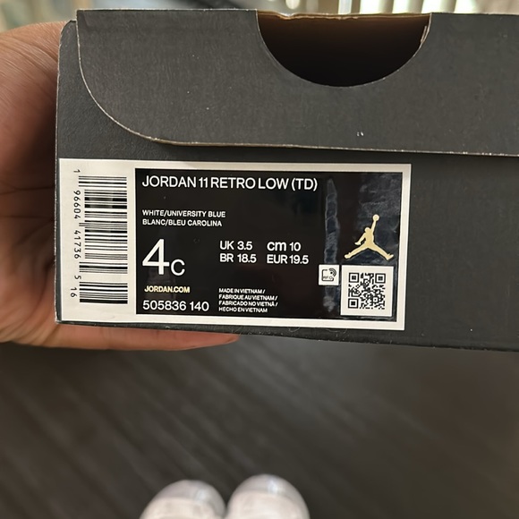 Air Jordan 11 Low Cement Grey - Picture 6 of 7